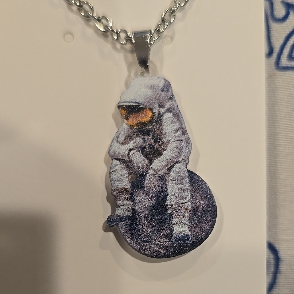 ❤️10/$16 new astronaut necklace